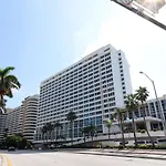 Castle Beach: Serenity Condo